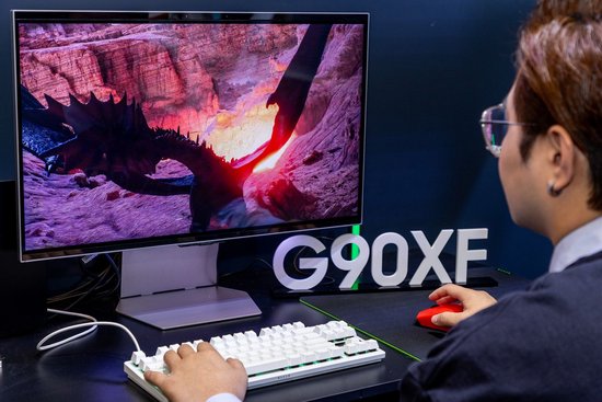 三星玄龙骑士3D电竞显示器G90XF