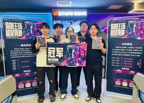 2025DM无畏契约冠军成员：薛敬轩、丁资鑫、黄昭宝、王紫方、王康、李鹏亚，教练：崔宇哲