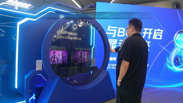 圆偏光技术展示旋转偏光片圆偏光显示器的螺旋式光线不会被遮挡